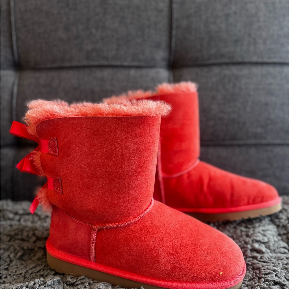 UGG Women’s Bailey Boots with Bows- size 7